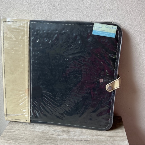 New Old Stock 12 x 12 Faux Leather Scrapbook Album 20 Top Loading Pages *Flaws - Picture 9 of 12